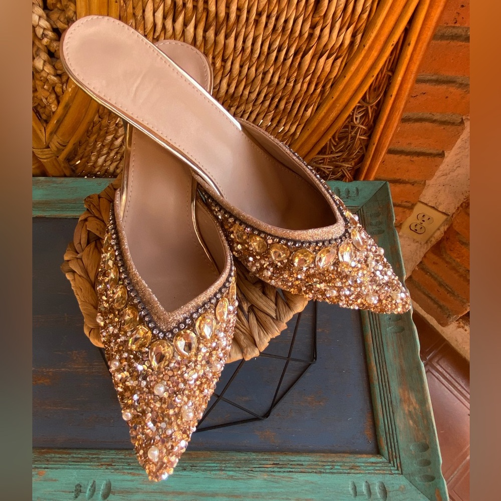 NWOT Embellished Gold Pointed Toe Mule Heels Size 12.5-13 Beautiful.